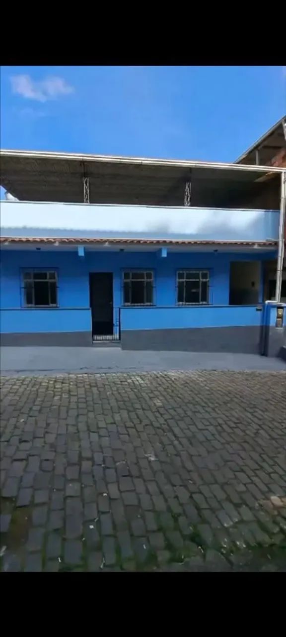 Alugo casa na Chácara do paraíso.