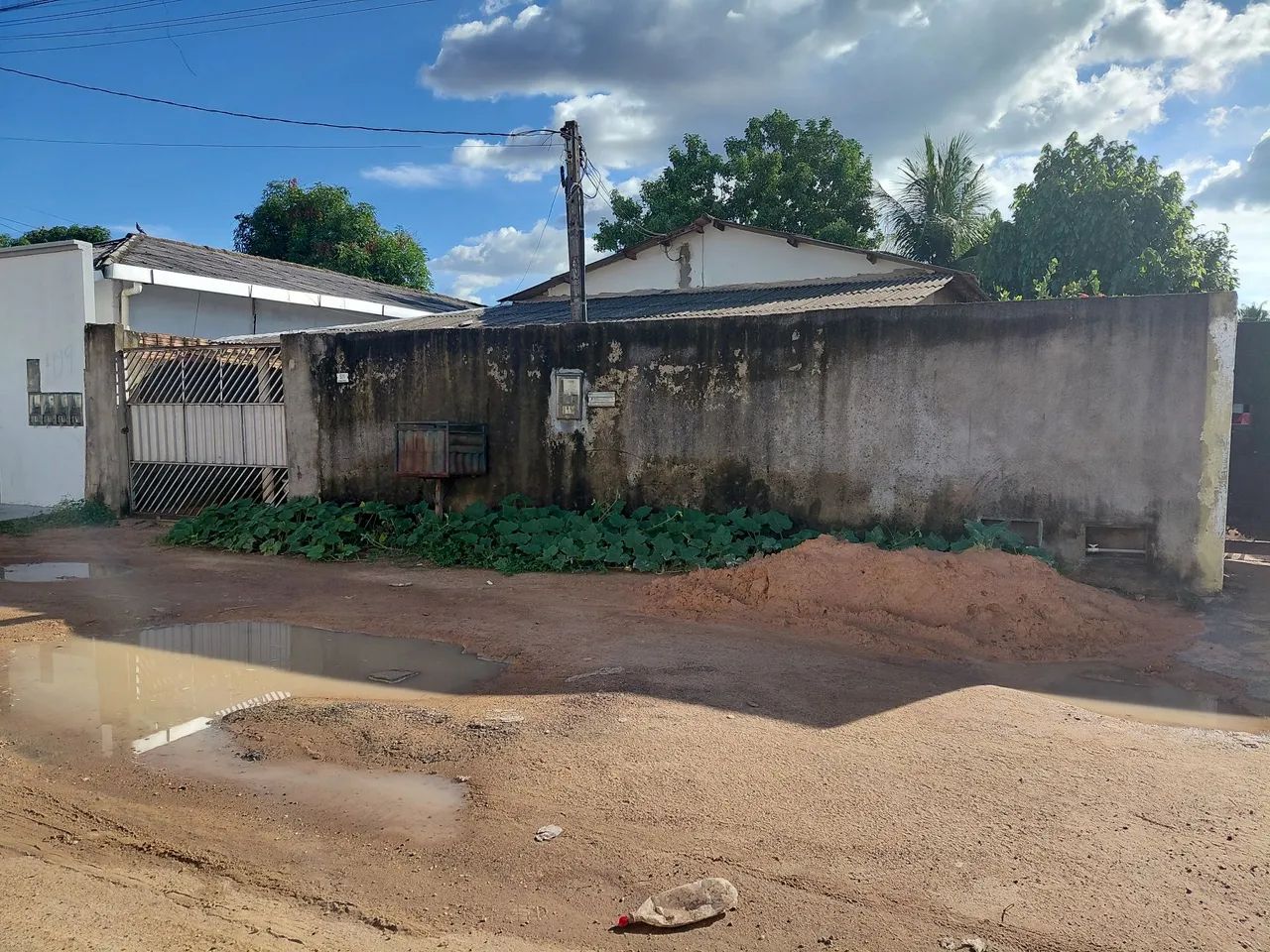 Vendo essa linda casa localizada no bairro Nova canaã 