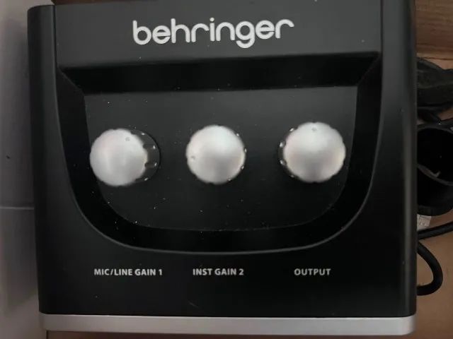 Interface de áudio USB Behringer U-Phoria UM2