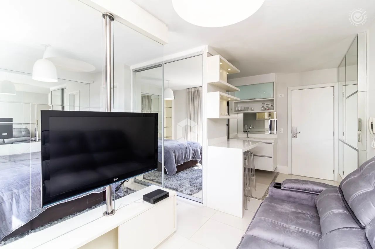 Apartamento com serviços de hotel no Batel