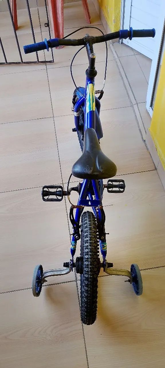 **Bicicleta para menino até 6 anos semi nova* - Foto 2