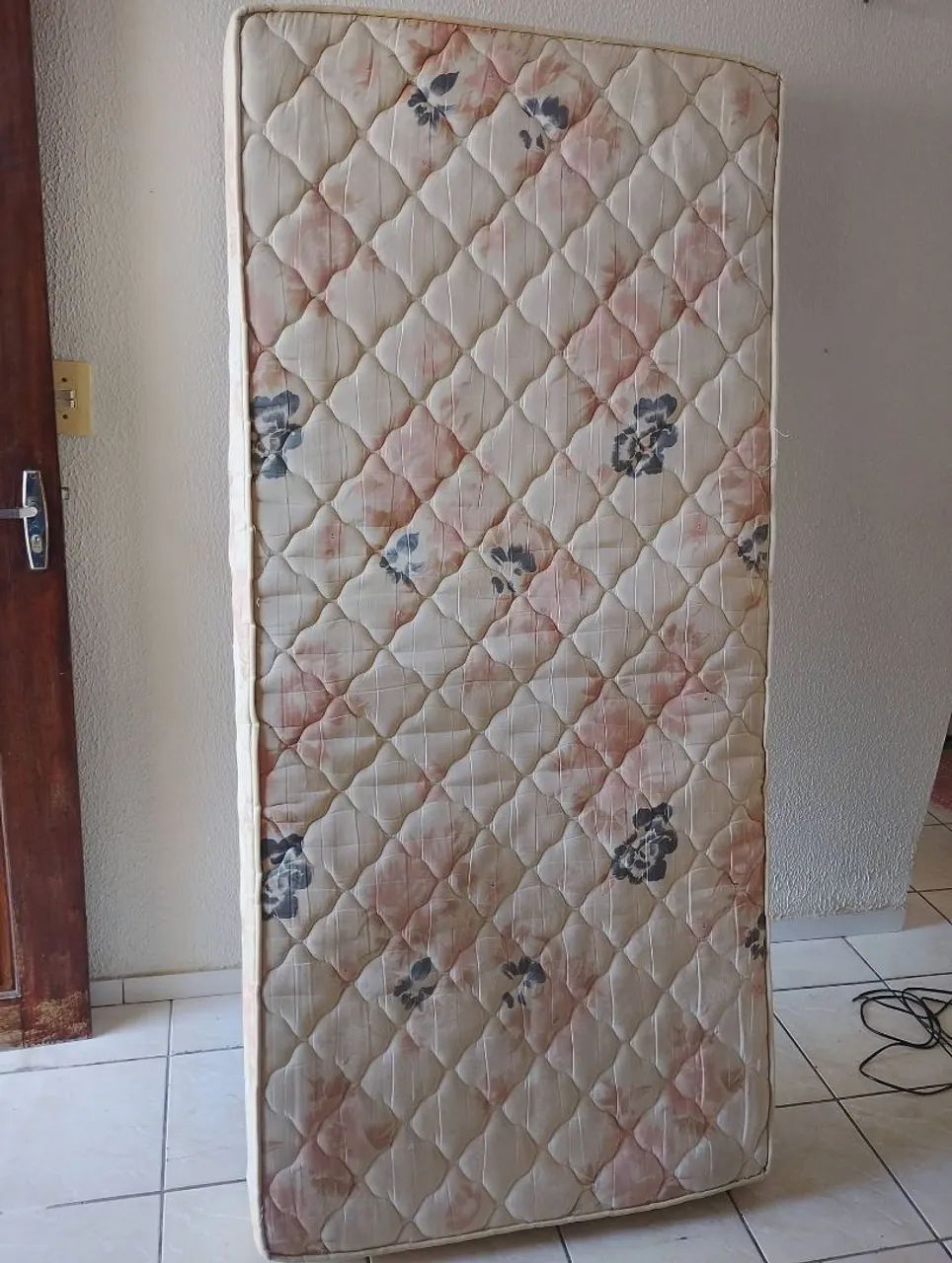 Vende-se colchão de solteiro usado. R$ 150,00 whatsapp * - Foto 4