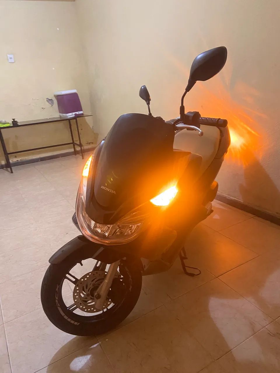 Vendo Honda pcx 2018 DLX  - Foto 3