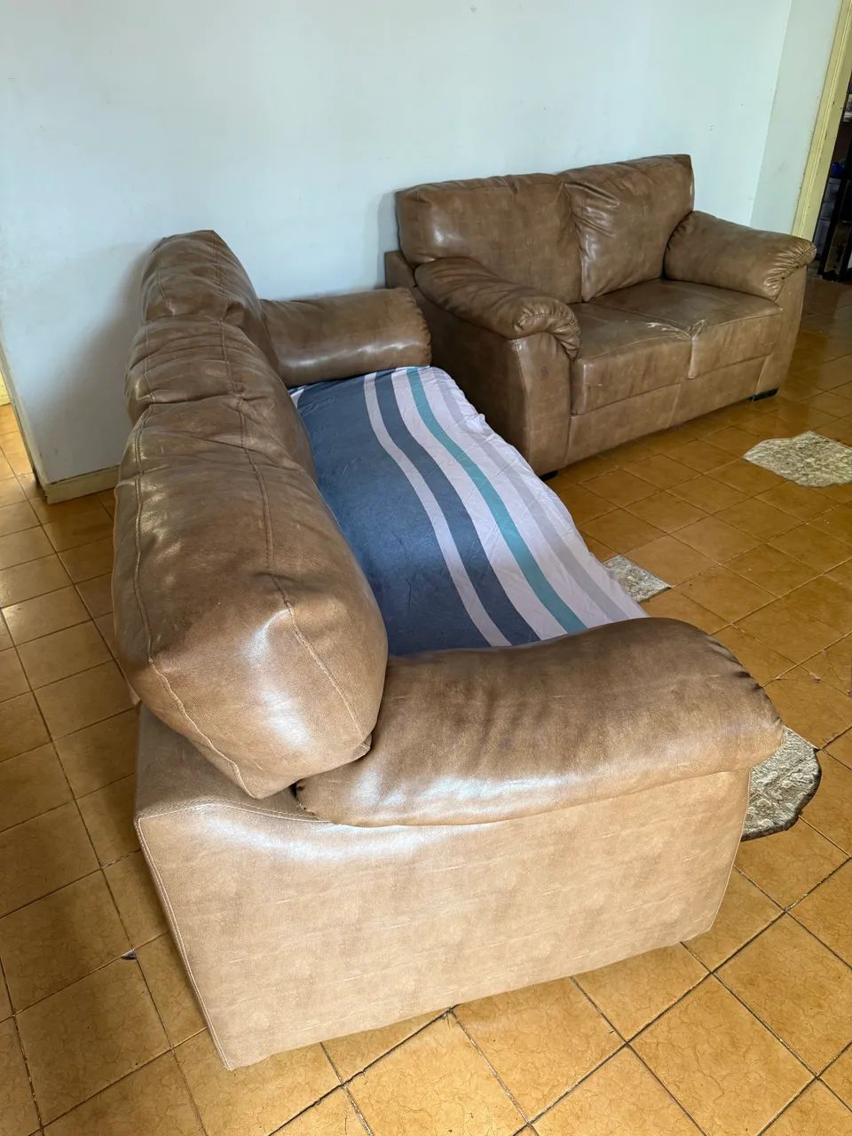 Conjunto de Sofás 3 e 2 Lugares para Reforma ou Uso - Foto 3
