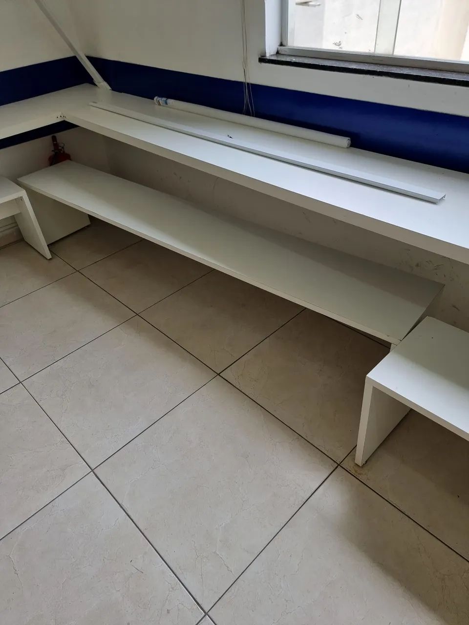 Conjunto Bancos e Bancadas bem novos em mdf - Foto 5