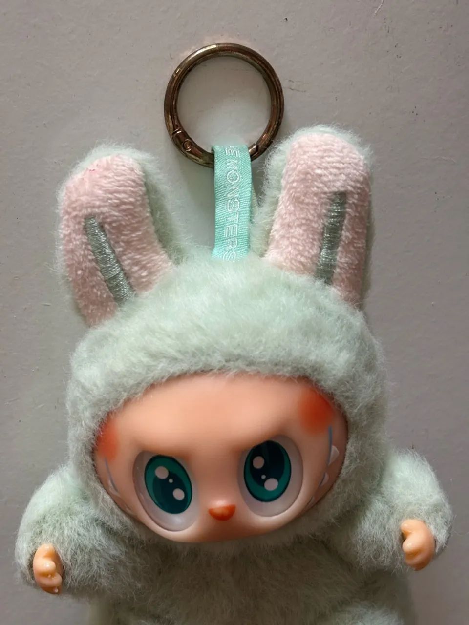 Chaveiro Pelúcia Monstro Labubu Green Pop Mart Original  - Foto 3
