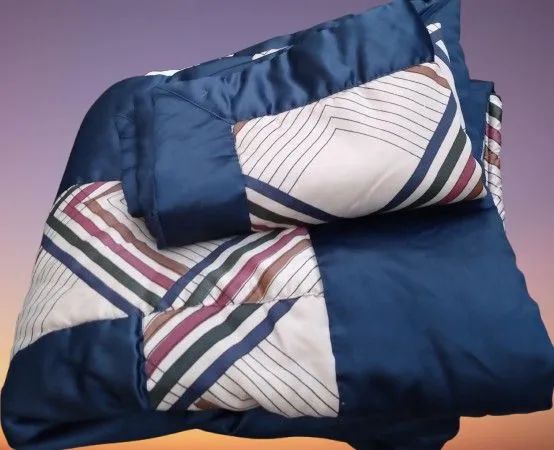 Colcha de Cetim Matelassê $ 75 reais.