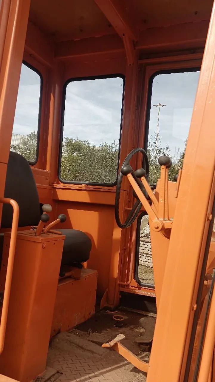MOTONIVELADORA FIAT ALLIS FG70 ANO 1985 - Foto 4