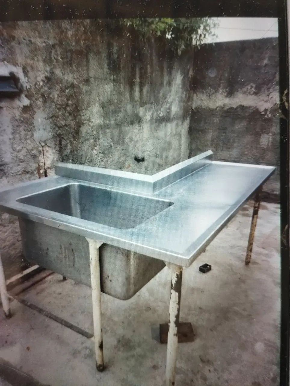 Pia de inox com base galvanizada