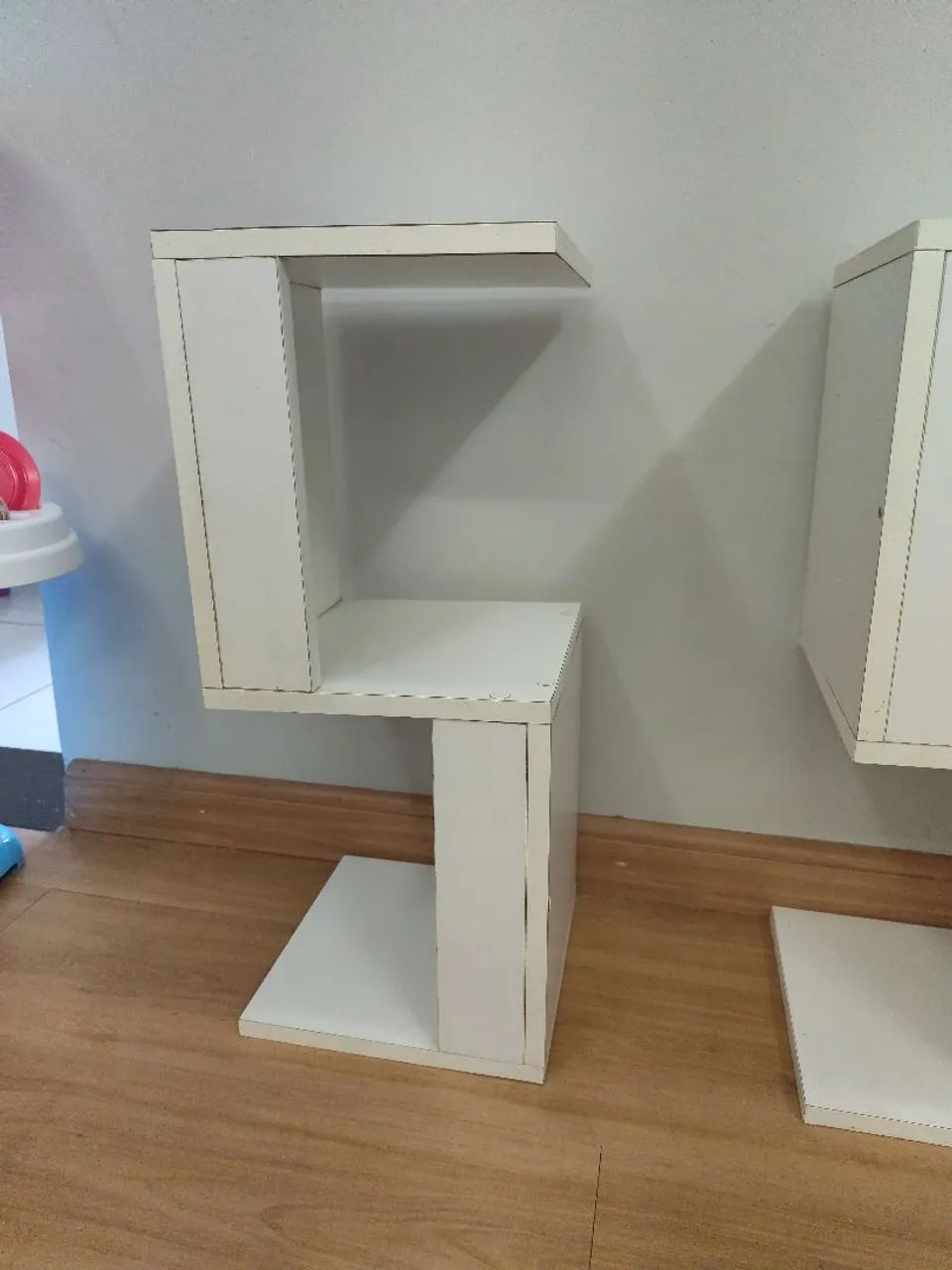VENDENDO O PAR: nicho/mesa lateral de MDF branco - Foto 5