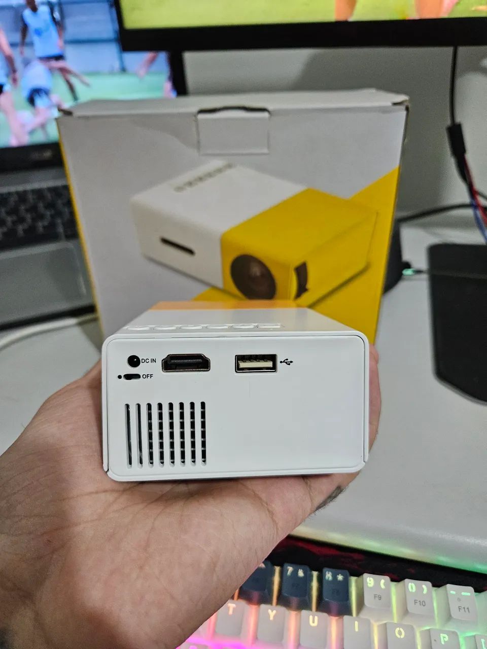 Mini Projetor Portátil LED YG300 - HDMI e USB (Cinema em Casa) - Foto 3