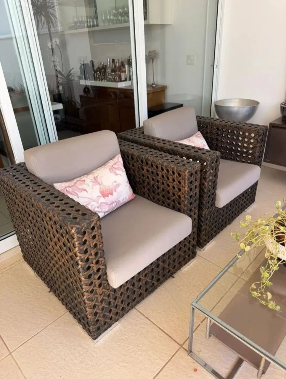 Sofa e 2 Poltronas de Fibra Sintetica e Alumínio (Posso Entregar) - Foto 3
