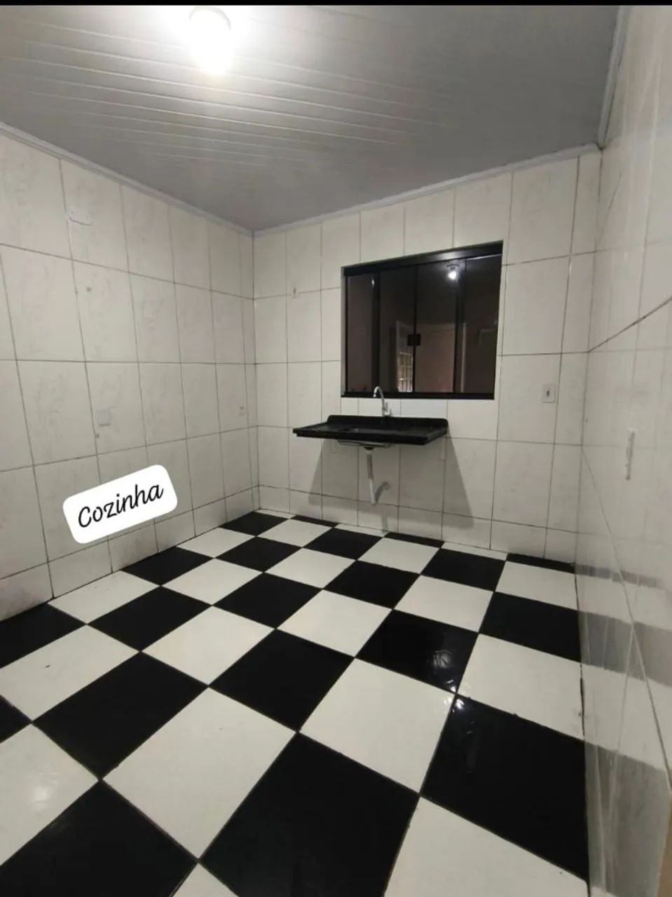 Alugo casa de 1 quarto + garagem - P Norte