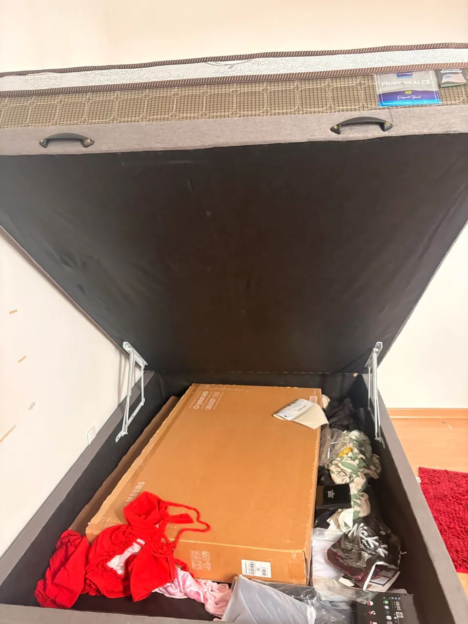 Vende cama  box baú com colchão  molas