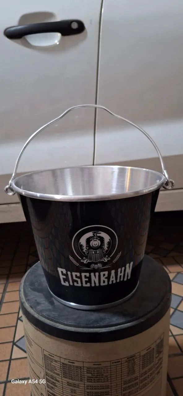Baldes de cerveja + Kit de copos exclusivos + Taças