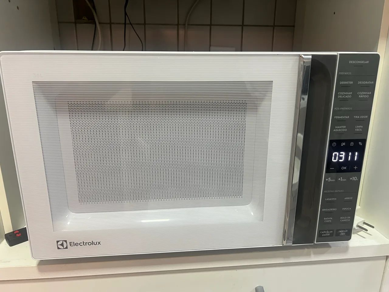 Vendo microondas excelente estado semi novo 