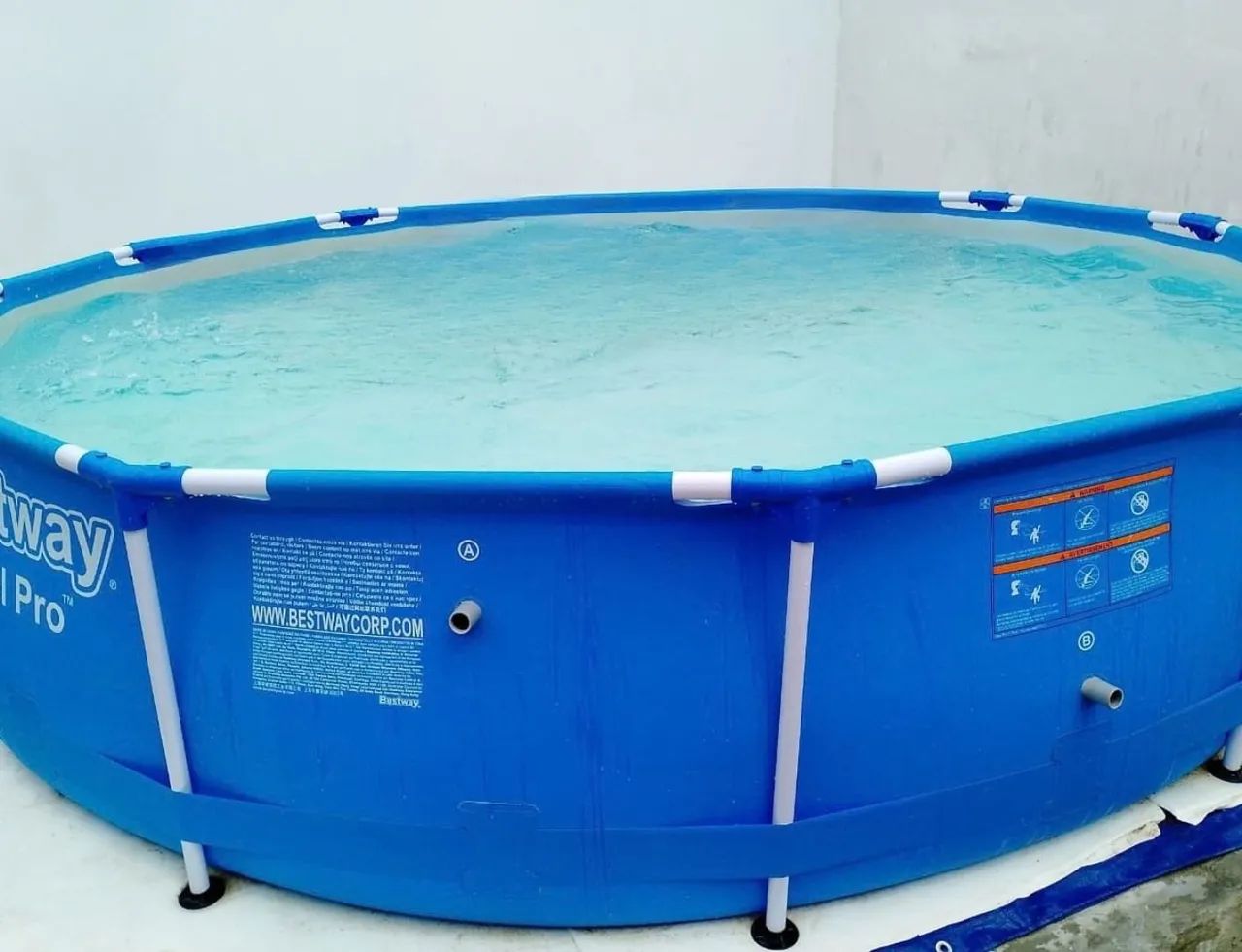 Vende-se esta piscina 