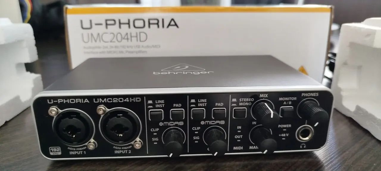 Interface Behringer UMC204HD418477679398113280