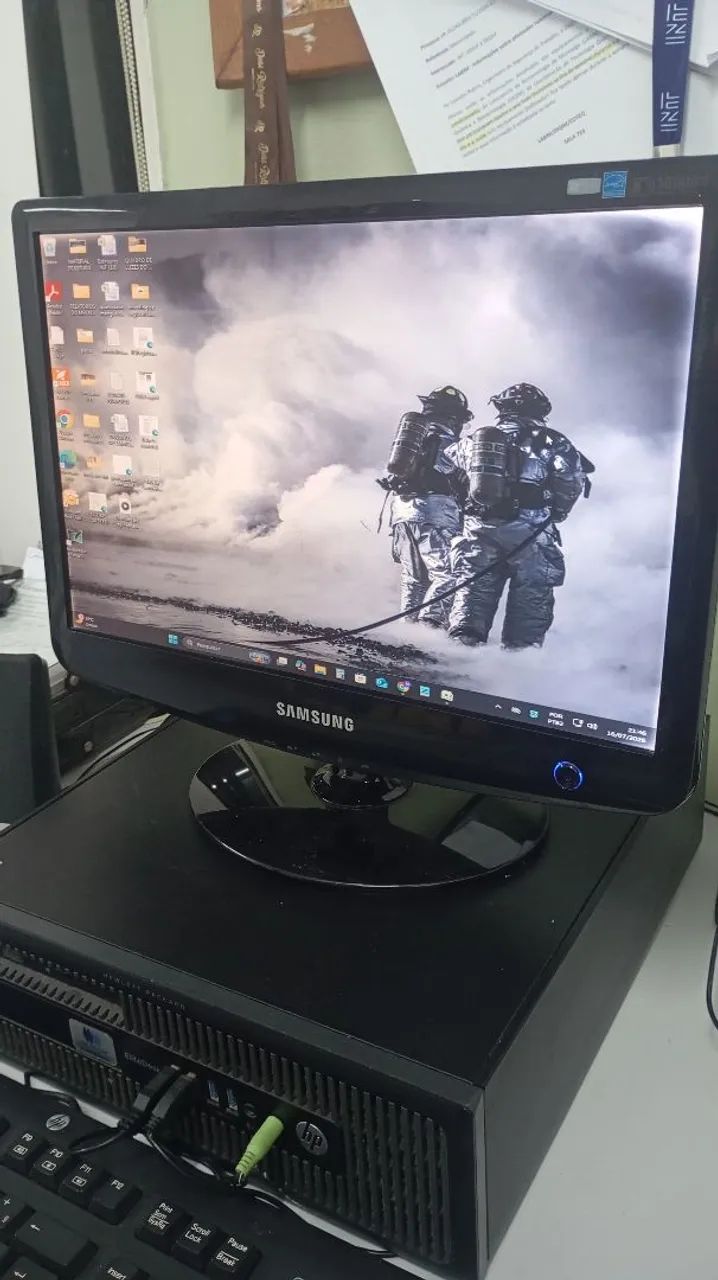 Monitor Samsung - Tela de 17" 732NW PLUS