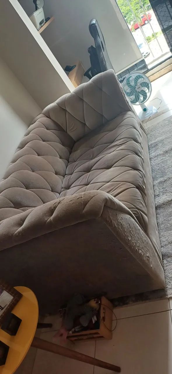 Sofá 3 lugares.