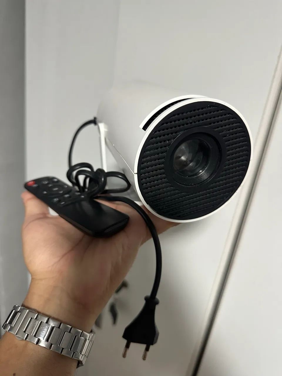 Y320 Projector402625026537574401