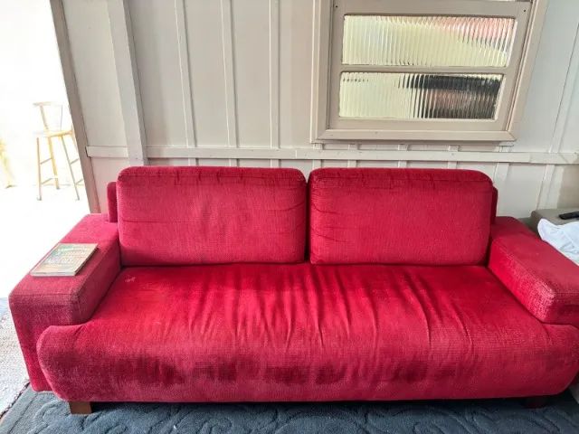 Sofá vermelho usado
