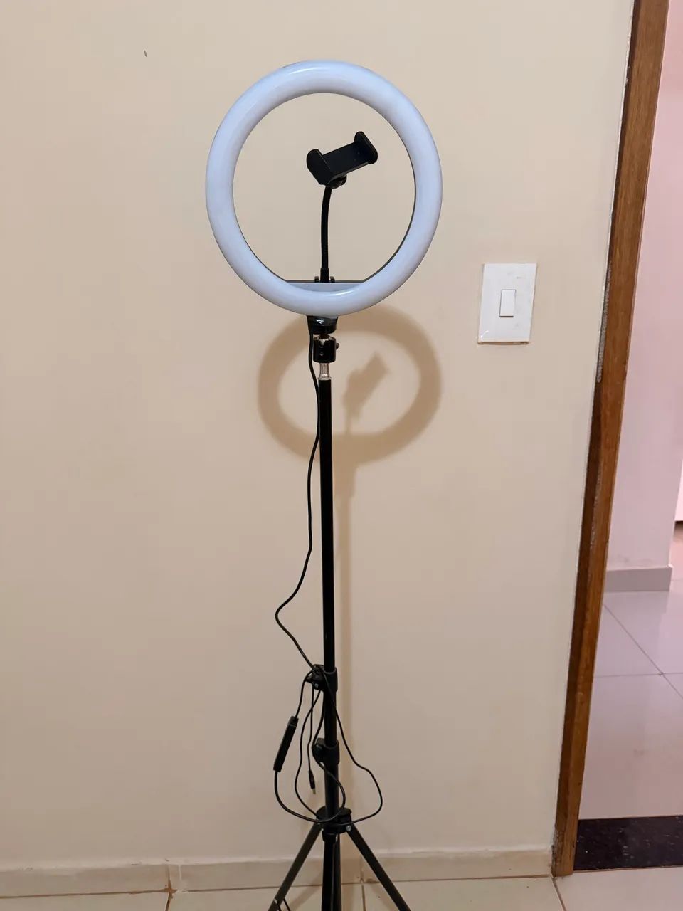 Microfone e tripé  novos usados apenas 2 vezes - Foto 2