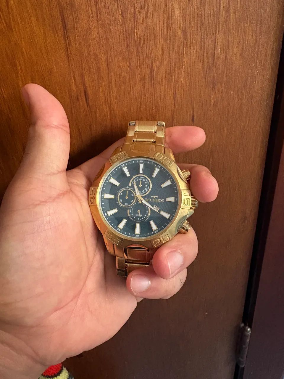 Relógio dourado technos 