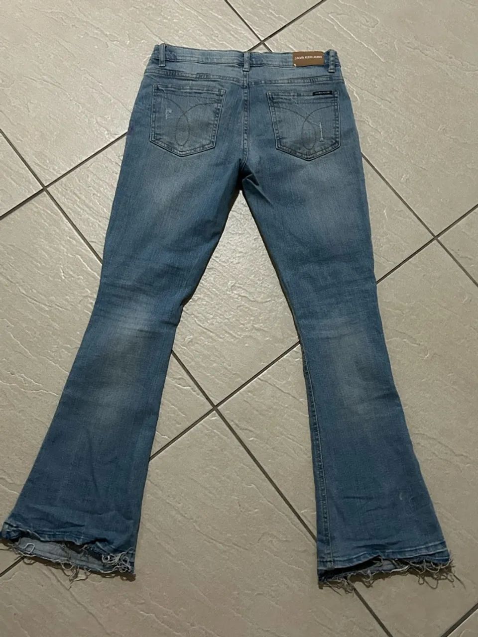 calça jeans flare calvin klein  - Foto 5