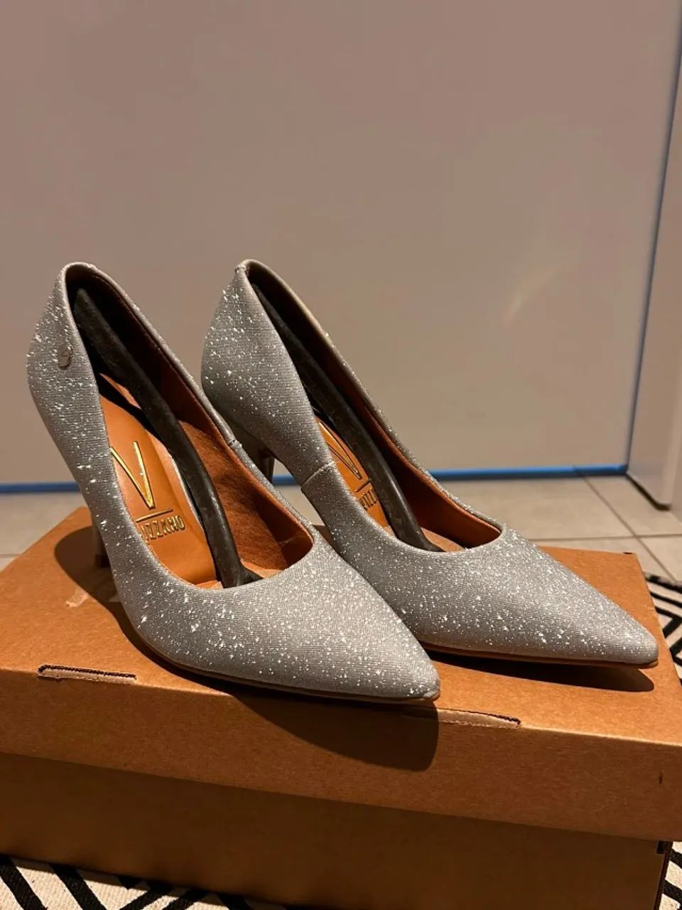 Scarpin Vizzano Prata com Brilho