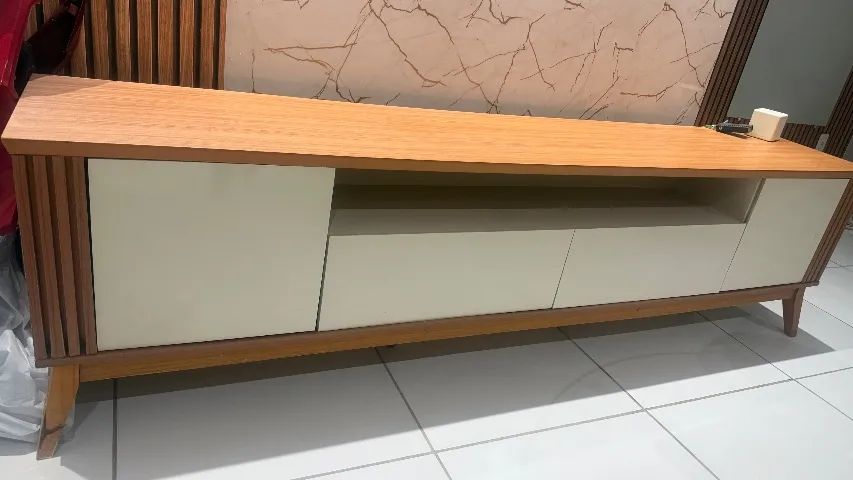 Vendo rack seminovo e mesa da Jacaúna as cadeiras em madeiras  - Foto 2