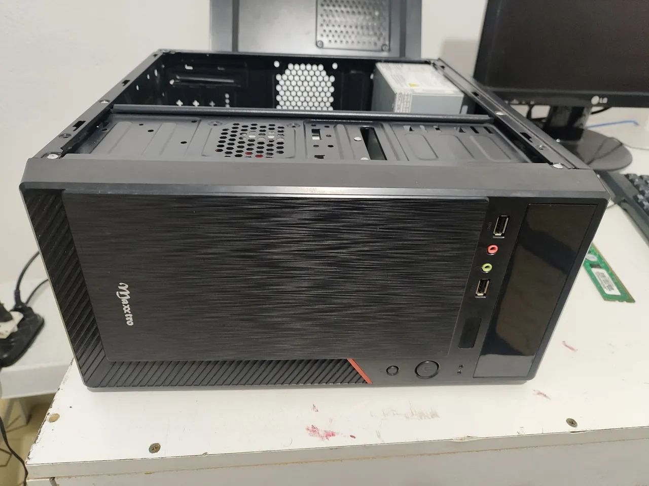 Gabinete com fonte ATX e cabos - Foto 2