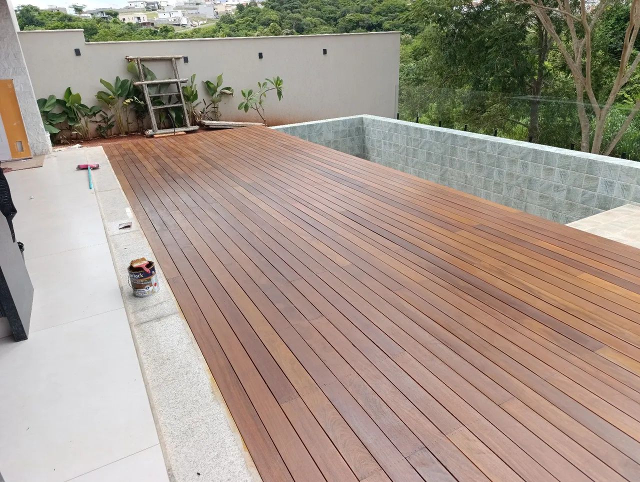 Deck e forro de madeira 