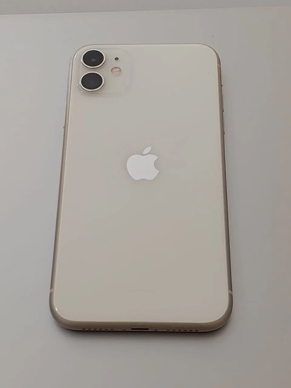 iPhone 11 semi novo *