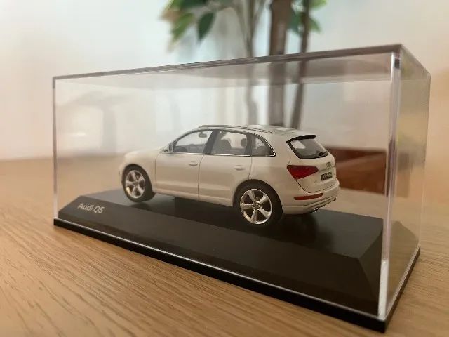 Miniatura Audi Q5 1.43 Branco. - Foto 2