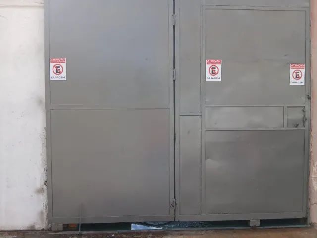 Casa Grande de 2 Quartos com Garagem 
