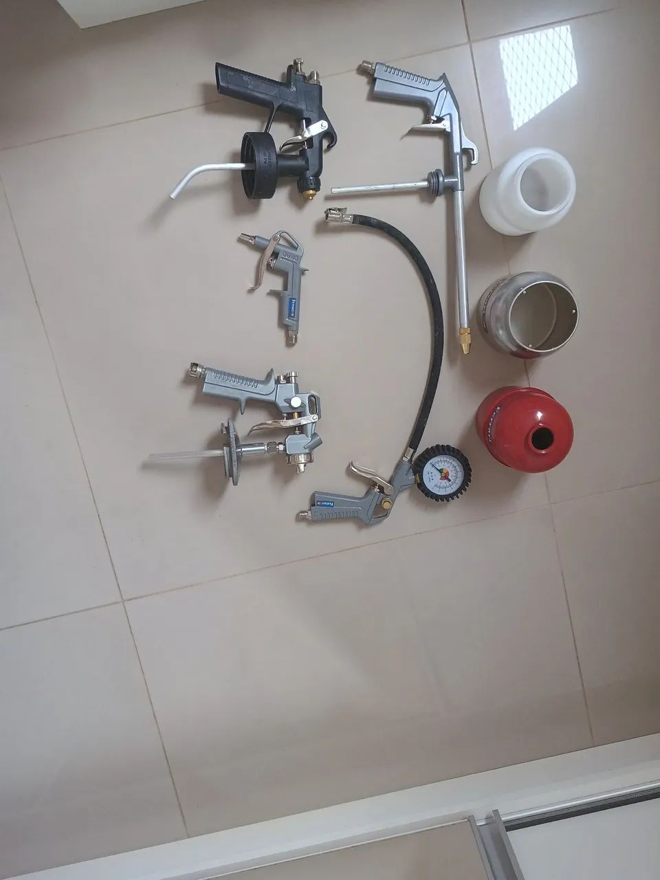 Compressor Shulz Bivolt + Kit Pintura profissional contendo oito peças