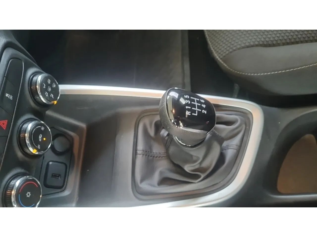 Chevrolet Onix Hatch LT 1.0 12V TB Flex Mec. 4P, foto 16 de 17