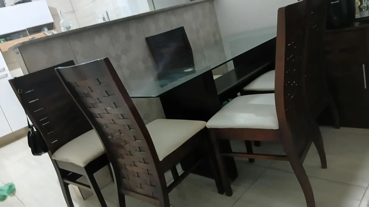 Mesa De Vidro com base madeira/ 4 Cadeiras - Foto 5