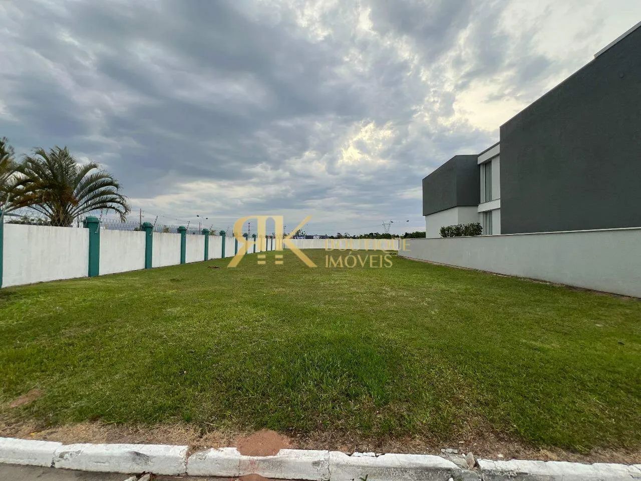 Lote de 510m² em condomínio no sul da ilha