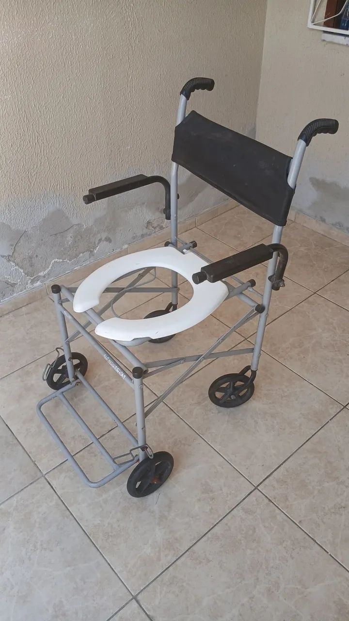Cadeira de banho, pouco usada - Foto 3