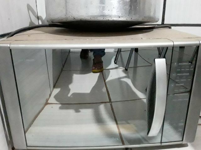 Microondas somente tira peca