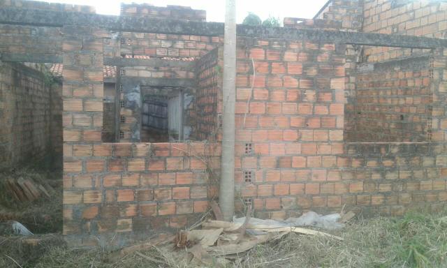 Vendo terreno com casa em construção