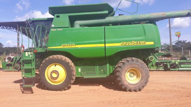 Colheitadeira de Grãos STS 9750 - John Deere