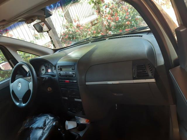 Vendo este carro ideia 2008