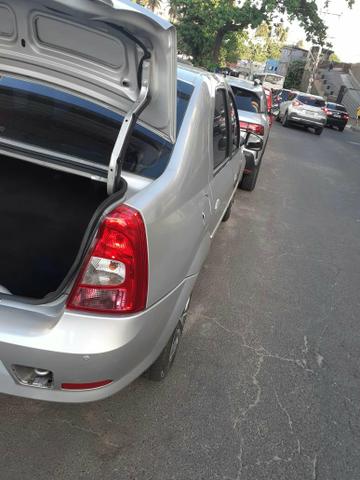 Vende-se Logan Renault 2011 / 2012 - Foto 4