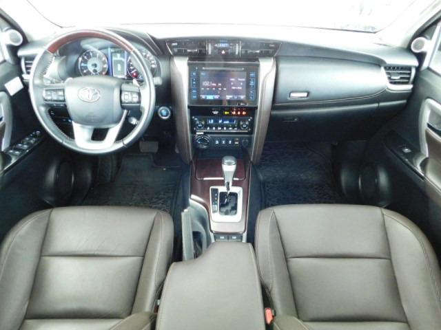 Toyota Hilux SW4 SRV 2.8 Diesel - Foto 13