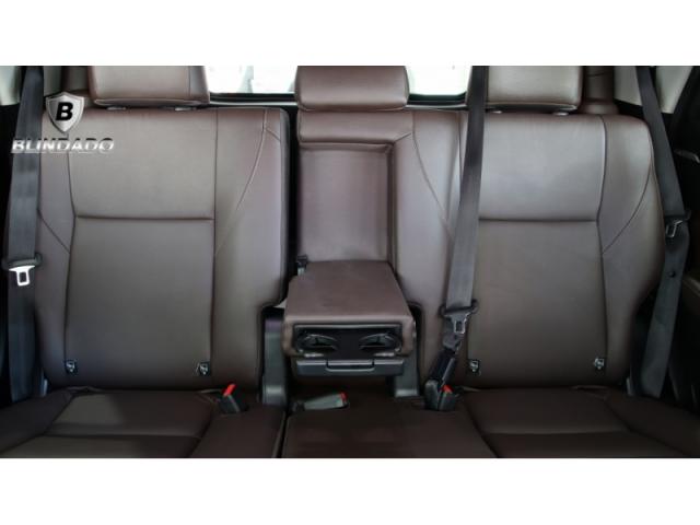 TOYOTA HILUX SW4 2.8 SRX 4X4 7 LUGARES 2017 - Foto 10