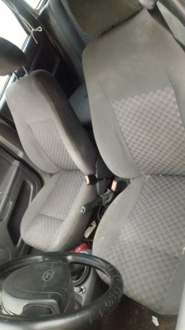 Fiesta hatch basico 2005 1.6 - Foto 3