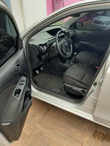 Vendo Toyota Etios - Foto 5